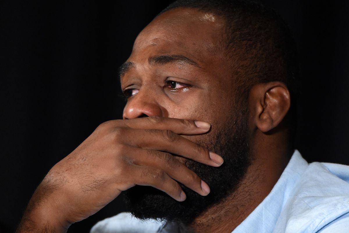 JON JONES MULTATO E SENZA LICENZA MA NON È FINITA 1