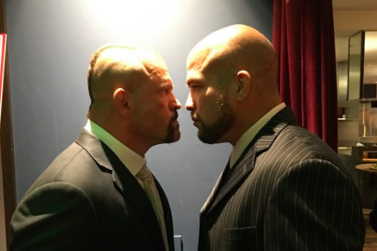 OSCAR DE LA HOYA VUOLE FARE TITO VS CHUCK 3 E PESTARE I PIEDI ALL'UFC 26