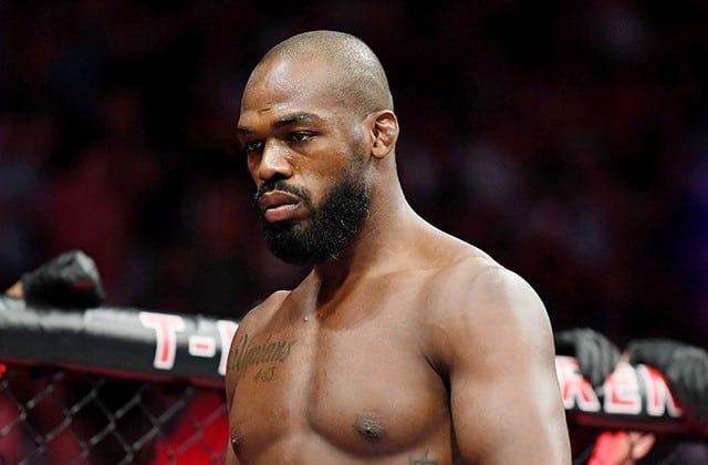 Jon Jones lascia vacante il titolo 13