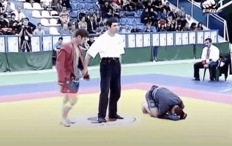 Video: l'unica sconfitta di Khabib Nurmagomedov (che scoppia in lacrime!) 8