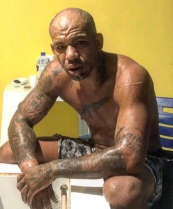 Erberth Santos fa il rito del Kambo, con il veleno di una rana amazzonica (foto) 4