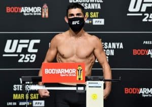 Ranking UFC: vecchie glorie e nuovi talenti sfondano in top 10 5