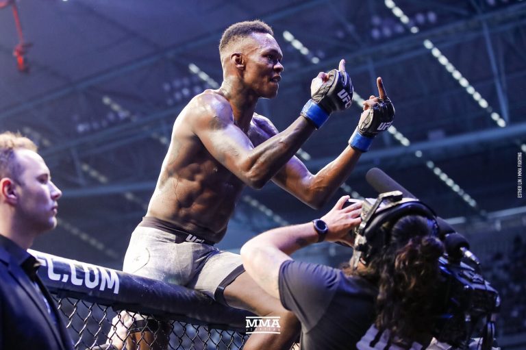 Israel Adesanya, con pacata compostezza, ha un messaggio per Costa 14