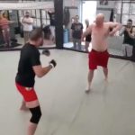 Un Redneck sfida in gabbia un PRO di MMA. finisce in 30 secondi 11