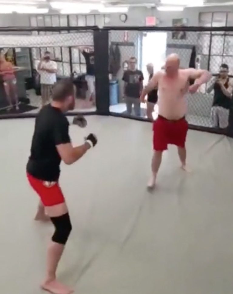 Un Redneck sfida in gabbia un PRO di MMA. finisce in 30 secondi 10