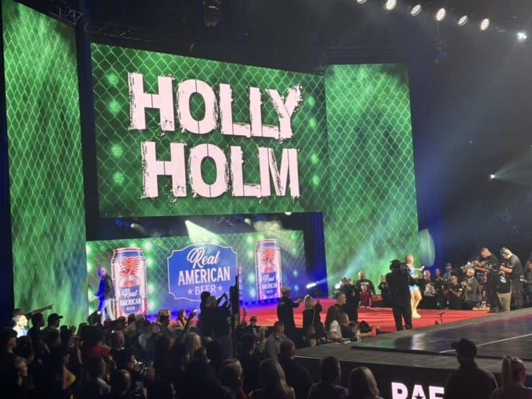 Holly Holm debutta nella lotta libera a 43 anni! 2