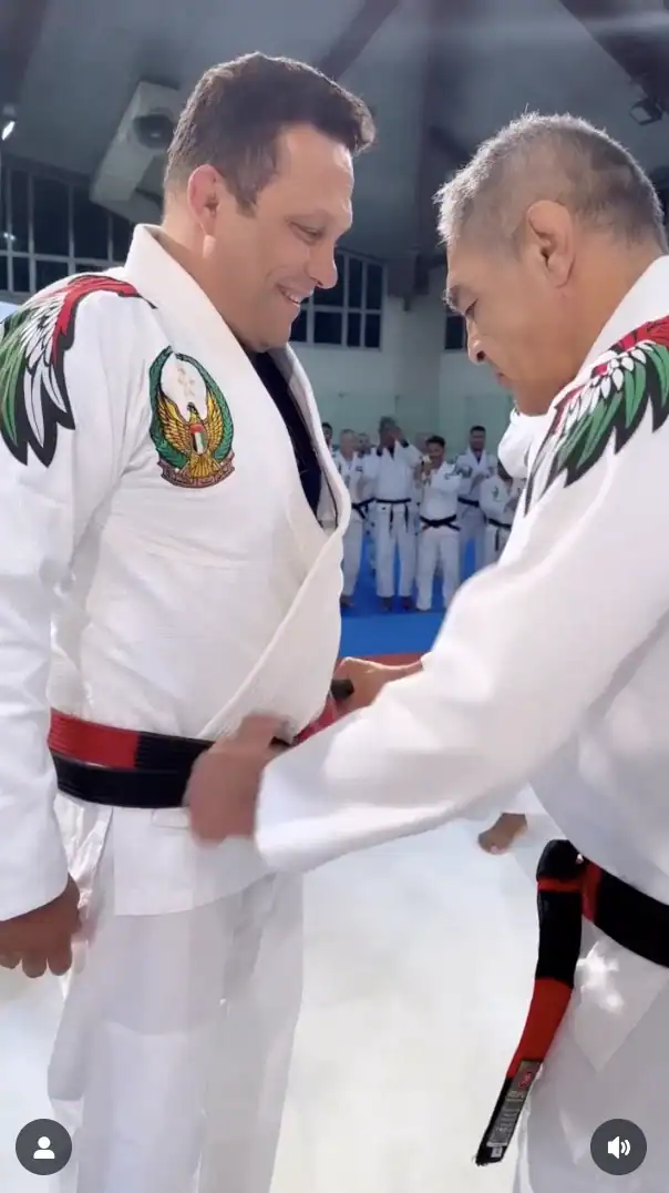 Rickson Gracie da la cintura corallo a Renzo Gracie! 1
