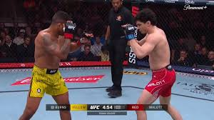 UFC Fight night 273: Malott vince per TKO contro Burns e trionfa davanti alla propria gente. 1