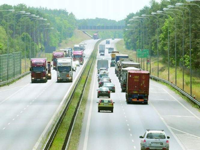 Szanse i zagrożenia dla polskiej branży logistycznej
