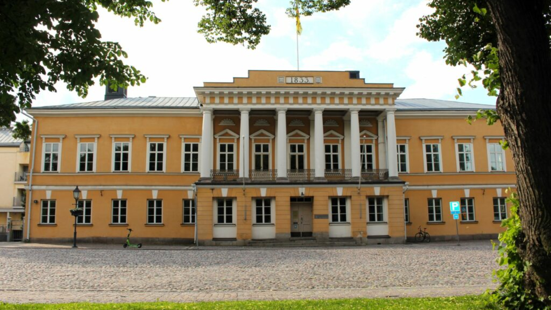 Katta hajmli maʼlumotlar va dasturiy taʼminot muhandisligi boʻyicha Yevropada oʻqish uchun grant — EDISS Scholarship