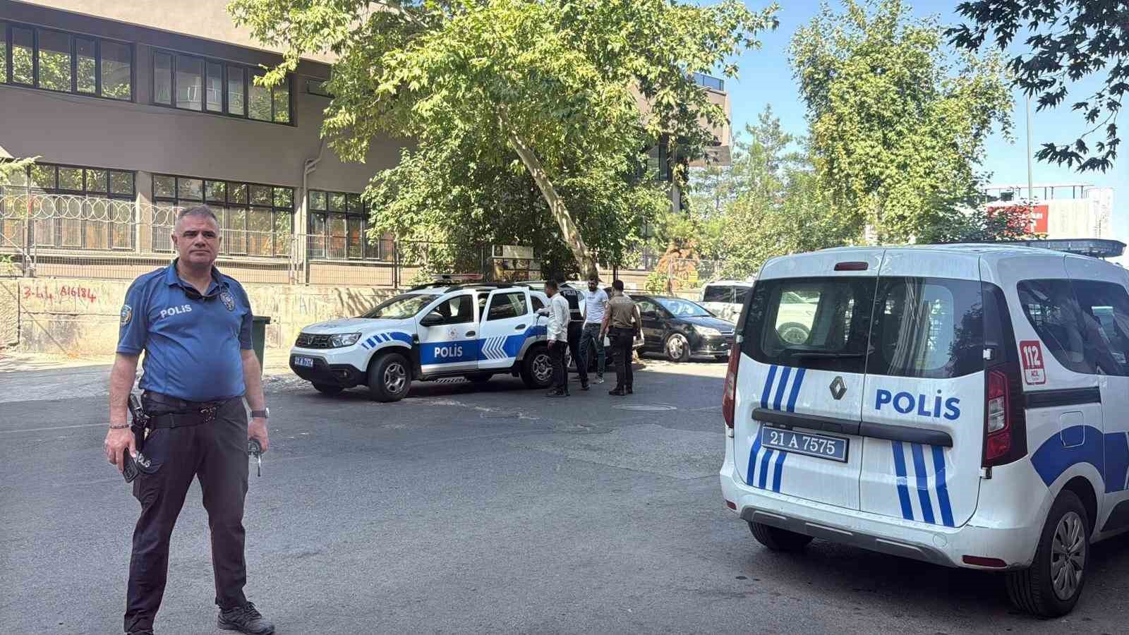 Eski diş kliniğinden geçişle açılan mühürlü eğlence mekanı