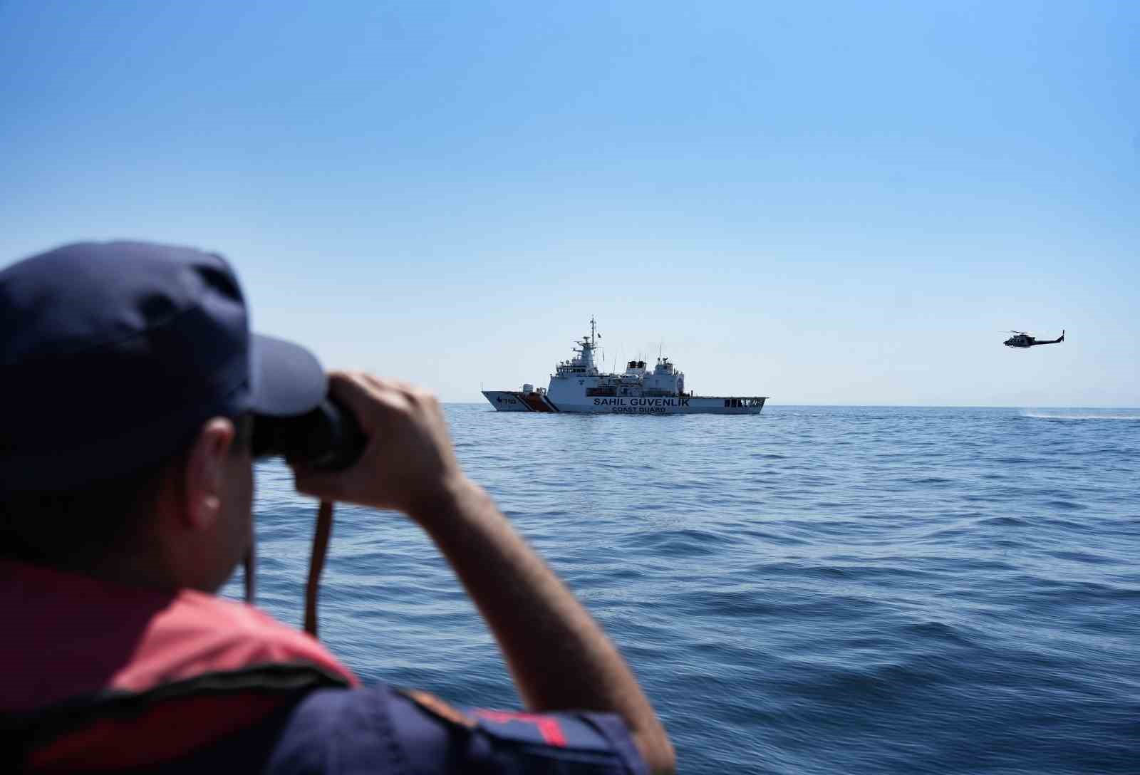 Sahil Güvenlik, helikopterle kurtarma operasyonunu görüntüledi