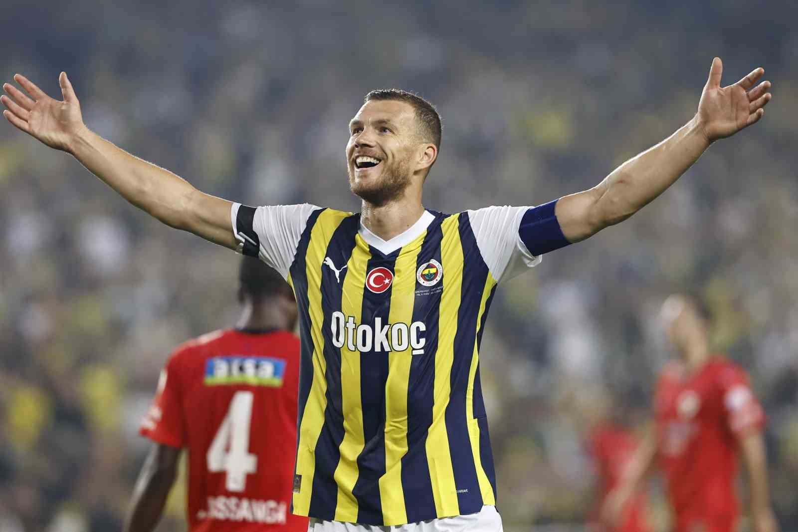 Edin Dzeko, milli takımı kariyerini sonlandırmaya karar verdi