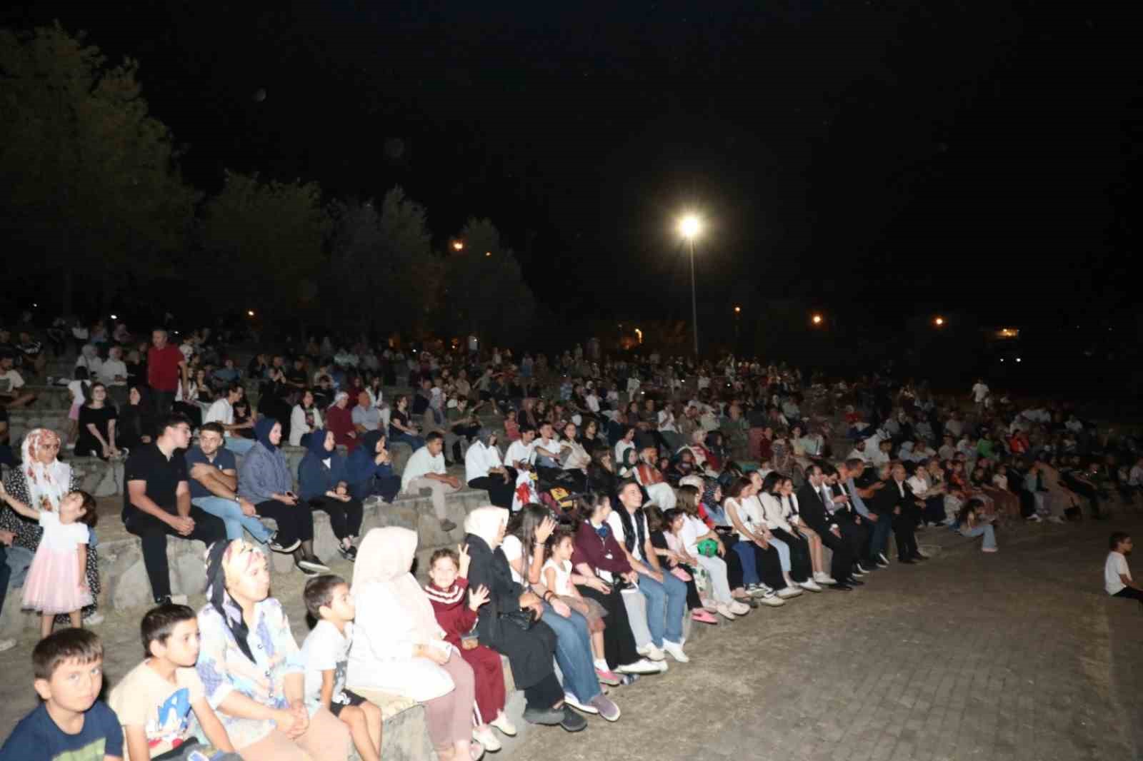 Kurtuluş coşkusu gençlik korosu konseriyle Yeniceköy