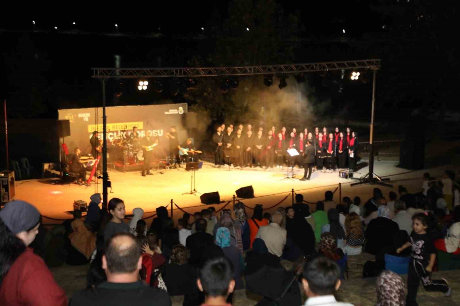 Kurtuluş coşkusu gençlik korosu konseriyle Yeniceköy