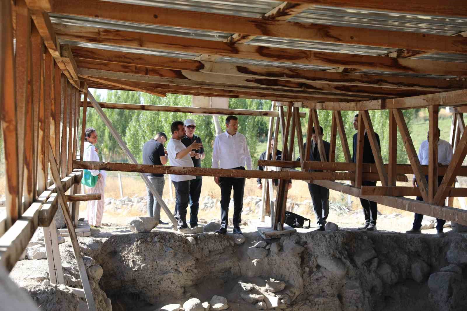 Vali Akmeşe Kınık Höyük Kazı Alanını inceledi
