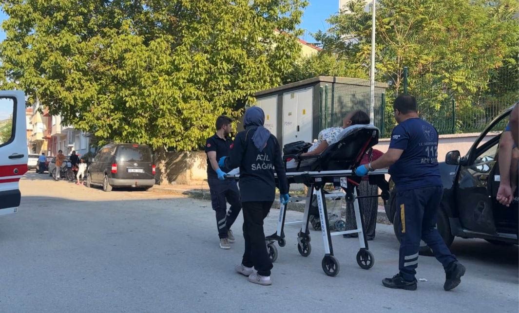 Kendisine zarar verdiğini ihbar eden kadın, araçta fenalaşmış halde bulundu