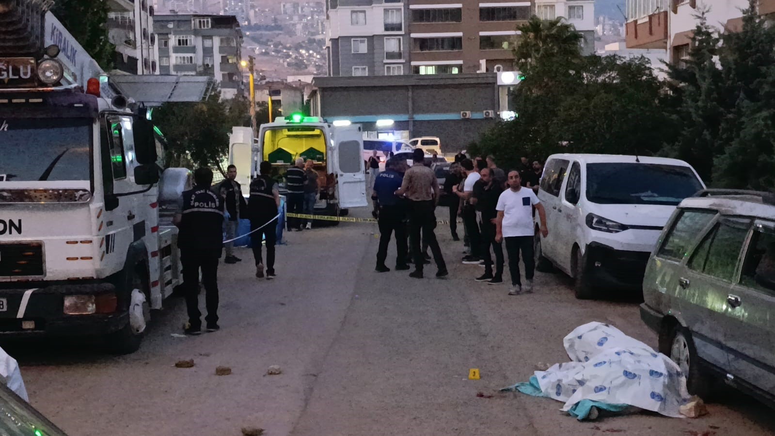 Önce karısını öldürdü, ardından intihar etti