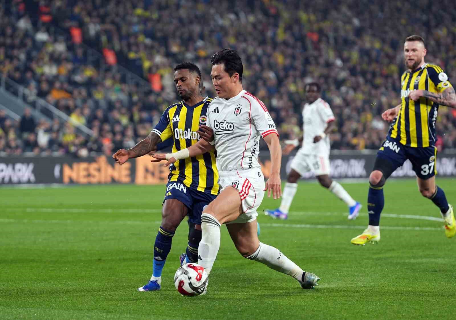 Fenerbahçe, Beşiktaş derbisinde zafer peşinde koşuyor