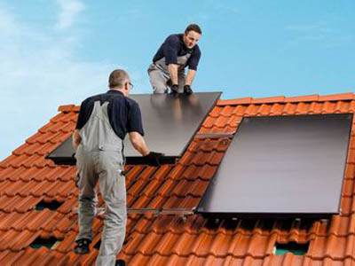 Mit einer Solaranlage Warmwasser erzeugen und Heizkosten senken. 