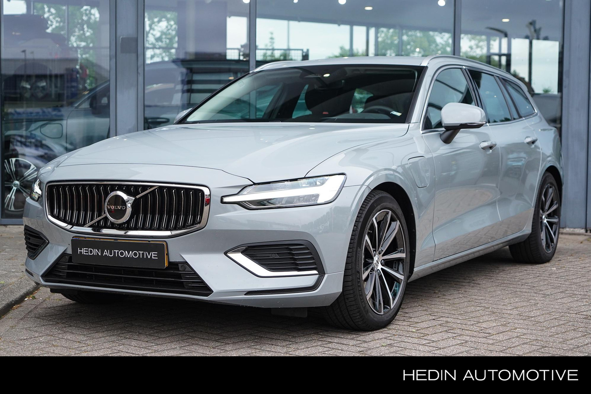 Volvo V60 2.0 T6 Plug-in hybrid AWD Essential Edition