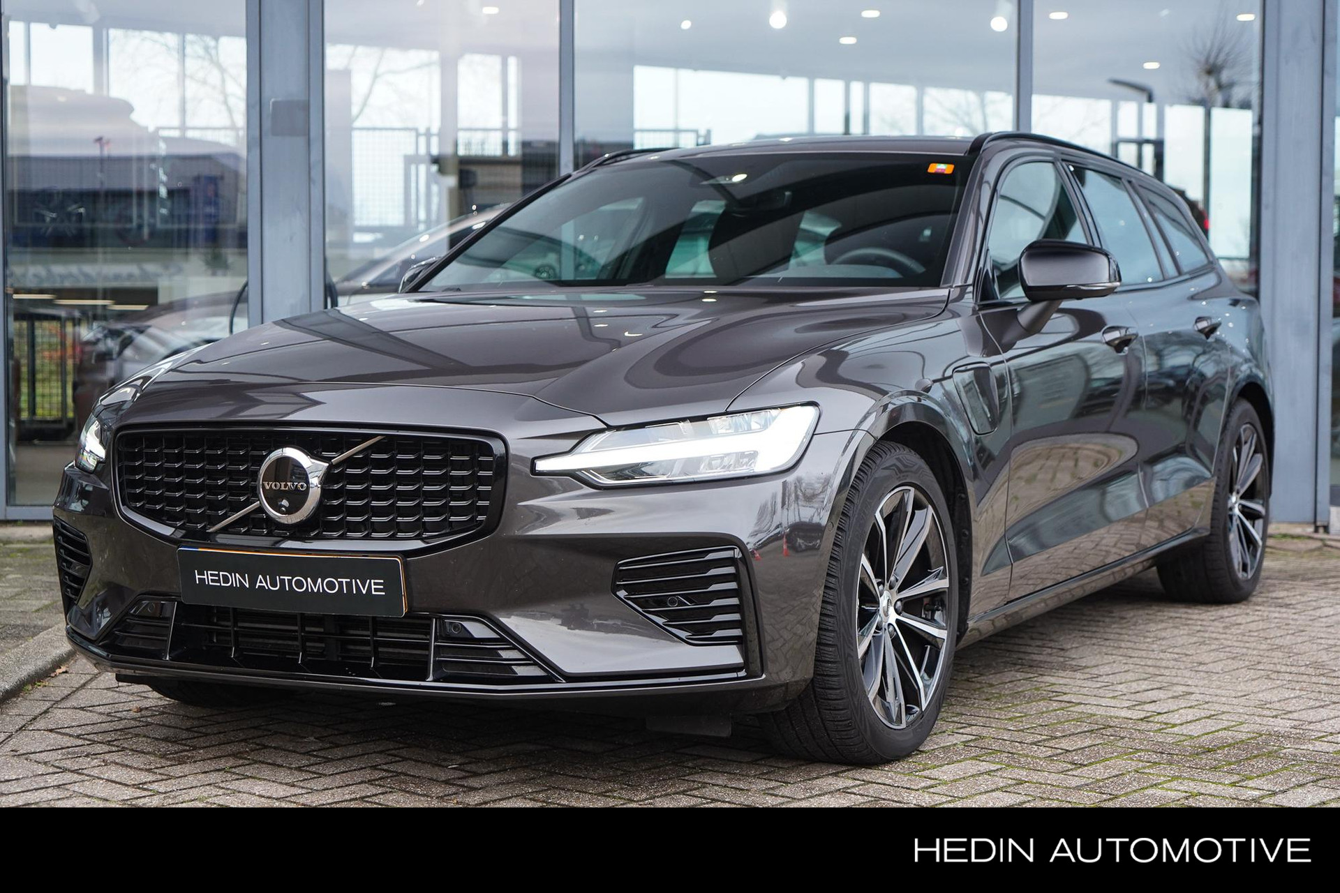 Volvo V60 2.0 T6 Plug-in hybrid AWD Plus Dark