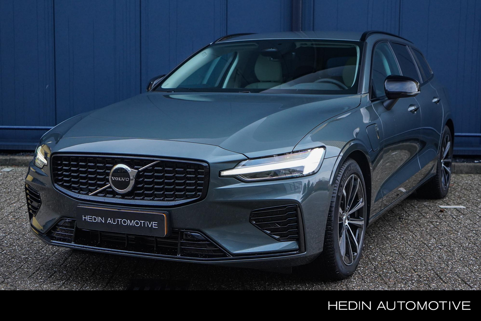 Volvo V60 2.0 T8 Plug-in hybrid AWD Plus Dark