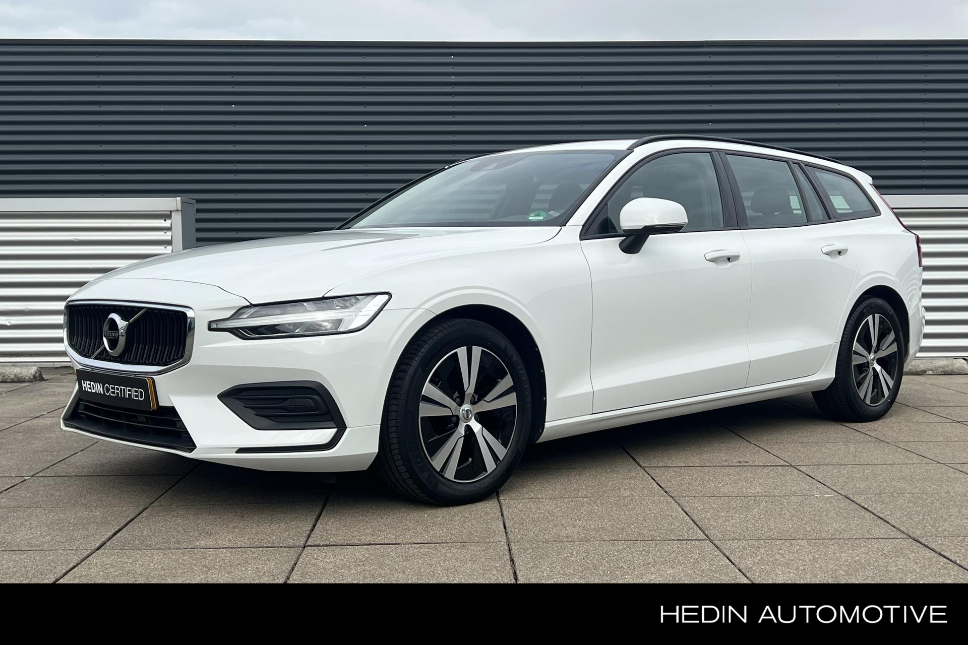 Volvo V60 2.0 B3 Momentum Advantage