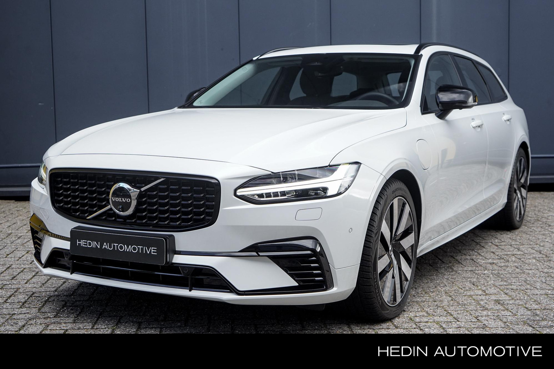 Volvo V90 2.0 T8 Plug-in hybrid AWD Ultra Dark