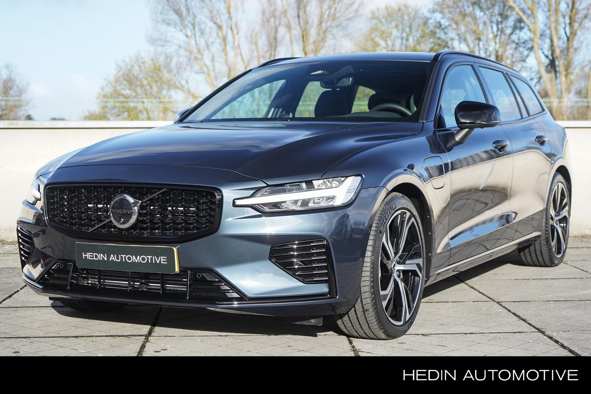 Volvo V60 2.0 T6 Plug-in hybrid AWD Ultra Dark