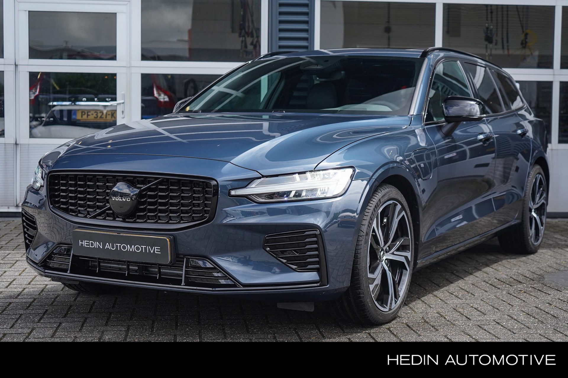 Volvo V60 2.0 T8 Plug-in hybrid AWD Plus Dark