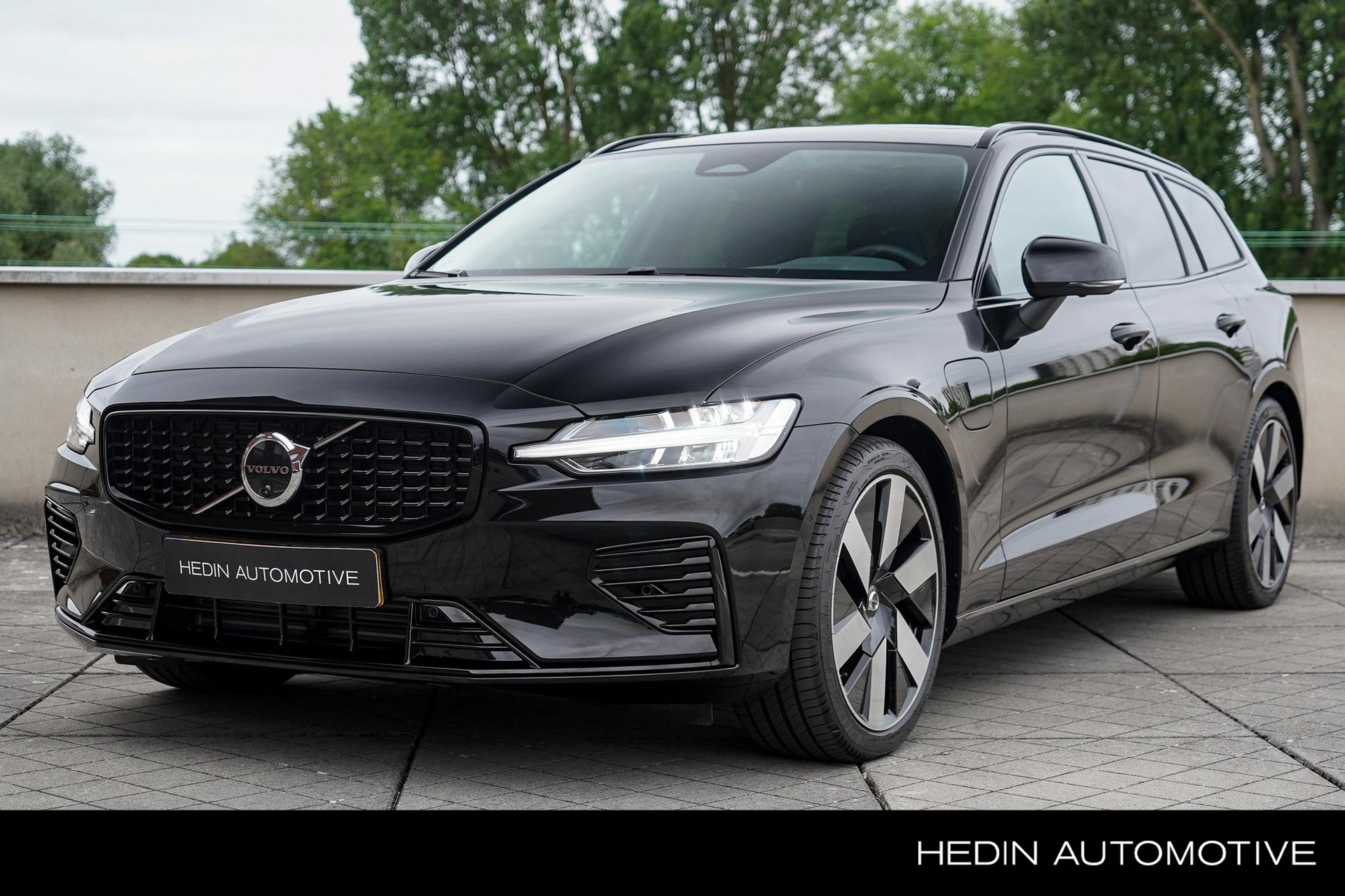Volvo V60 2.0 T6 Plug-in hybrid AWD Plus Dark