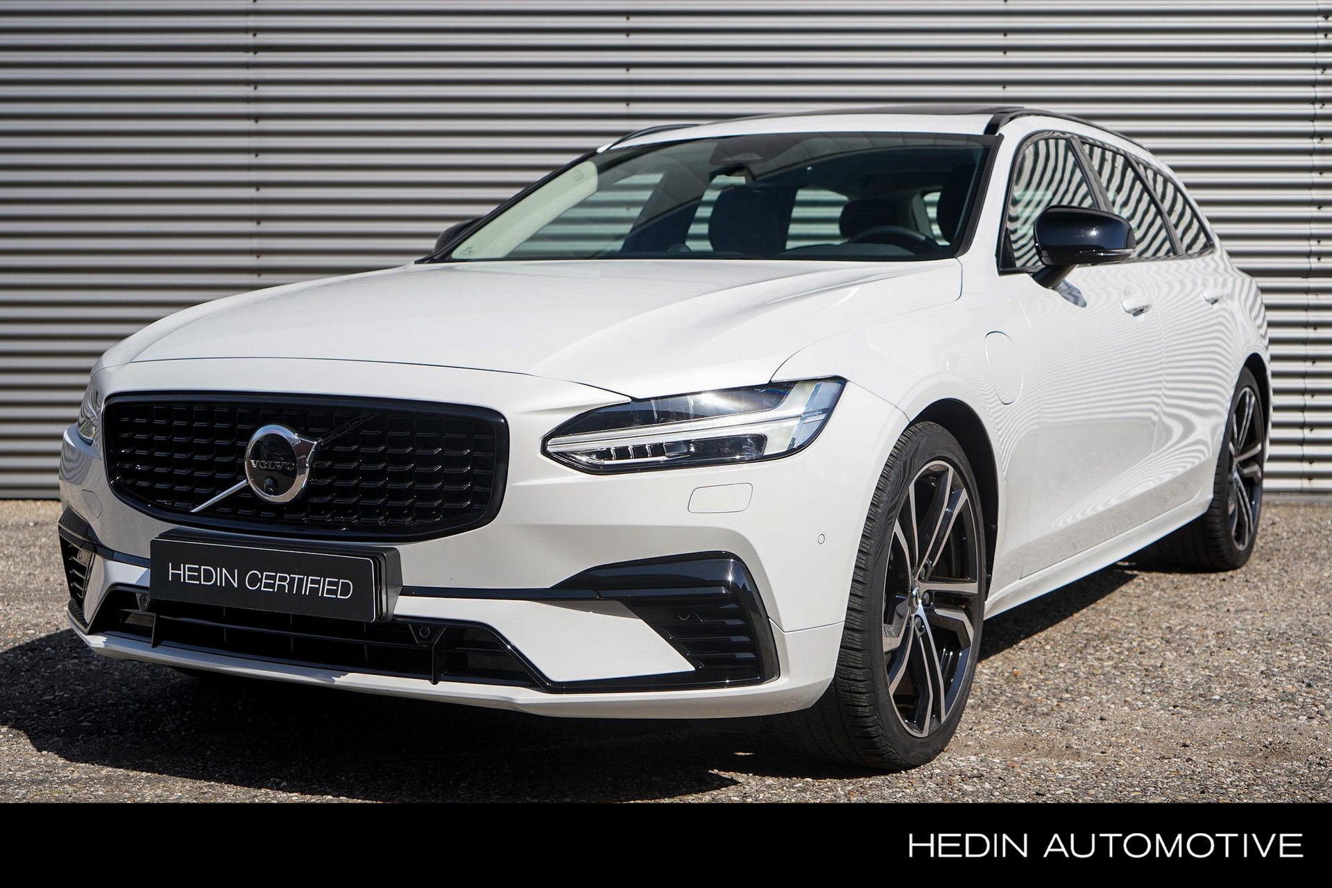 Volvo V90 T8 Plug-in hybrid AWD Ultra Dark