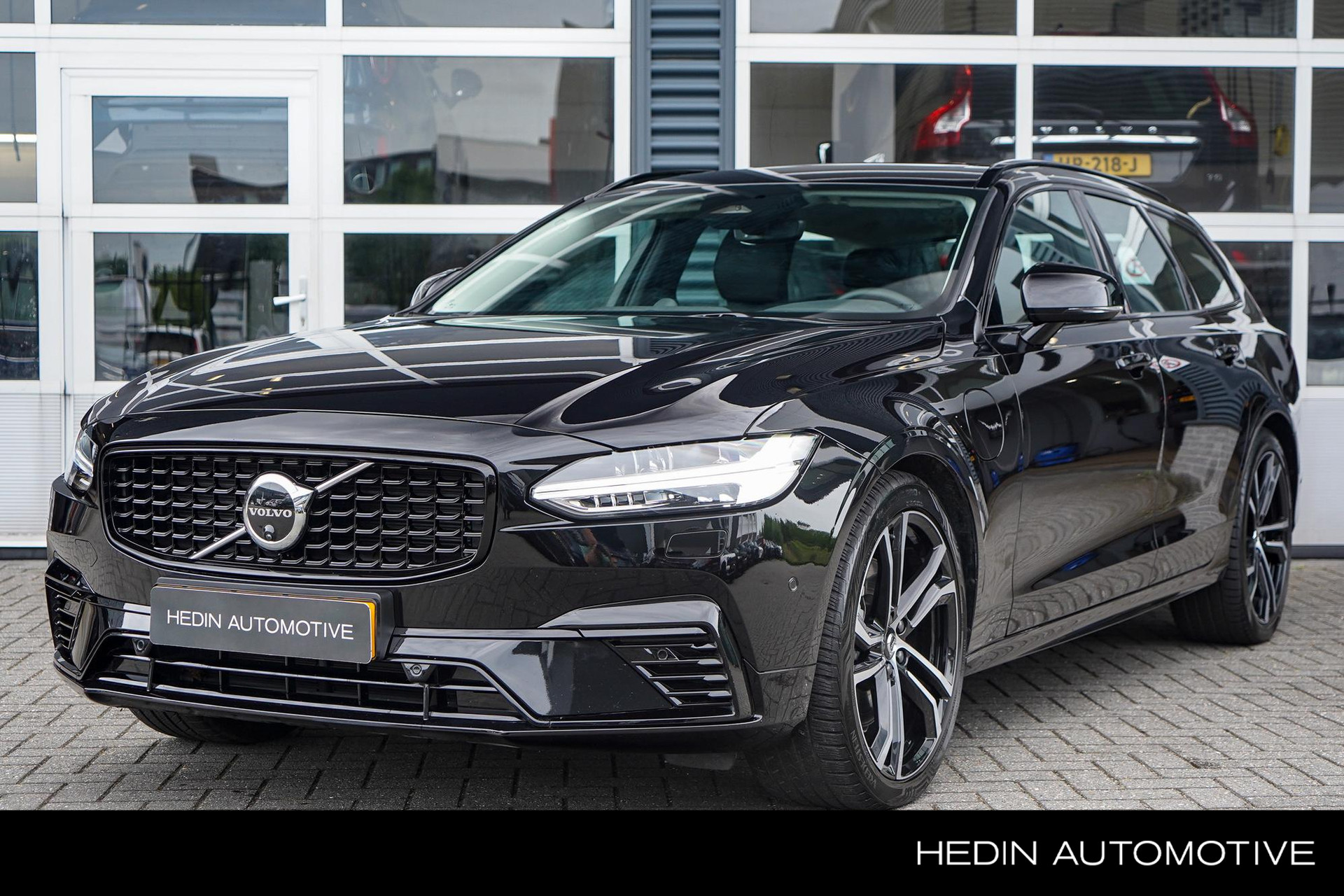 Volvo V90 2.0 T8 Plug-in hybrid AWD Ultra Dark