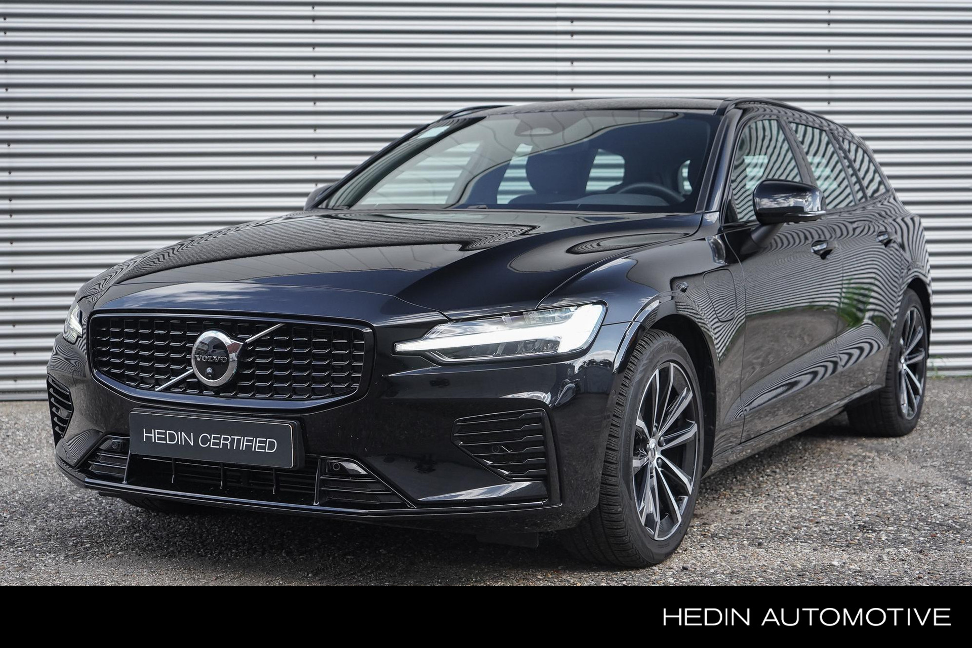 Volvo V60 T8 Plug-in hybrid AWD Plus Dark