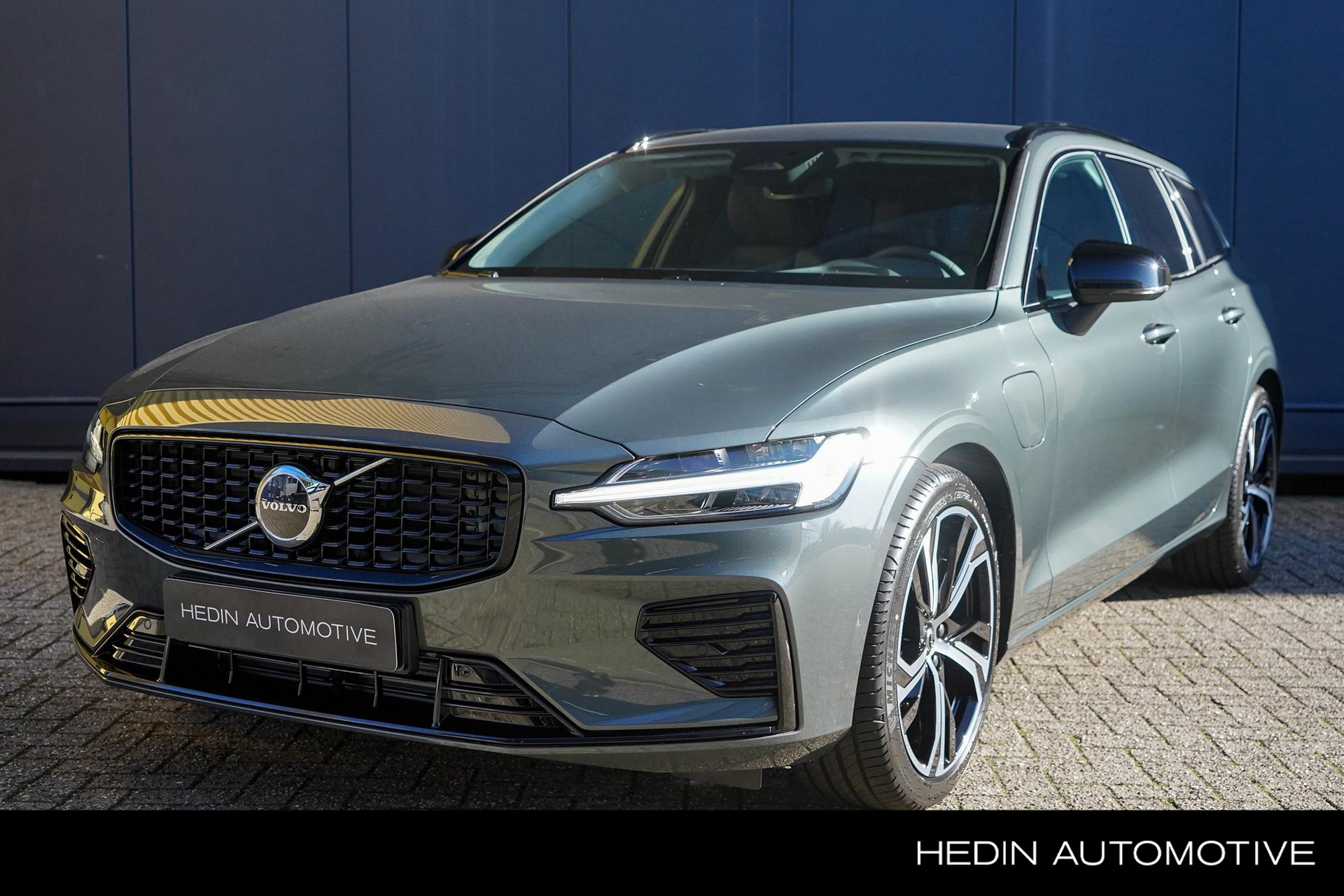 Volvo V60 T8 Plug-in hybrid AWD Plus Dark