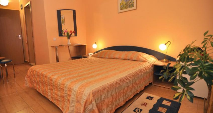 Rezervarea Mea La Hotel De Pe Mai Rezervarea Mea La Hotel De Pe Mai