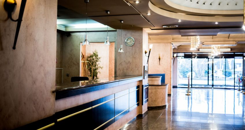 Rezervarea Mea La Hotel De Pe Mai Rezervarea Mea La Hotel De Pe Mai
