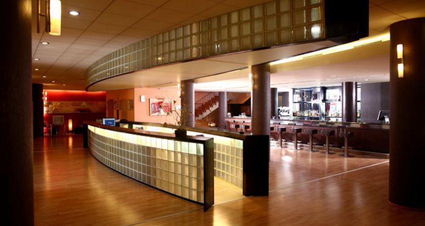 Blue hotel essay 06 picture