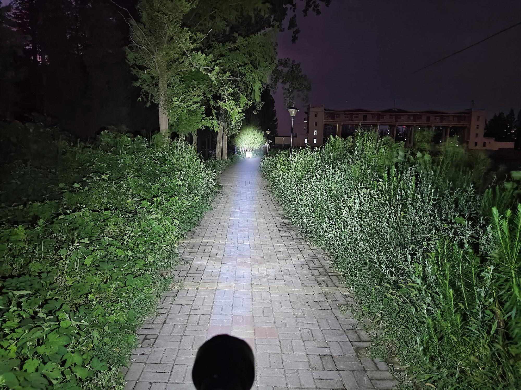 Latarka "szperacz" Wurkkos TD01C 1800lm 927m - akumulator 5000mAh 21700, BUCK driver, IPX8, USB-C --- $35.36 (taniej z monetami)