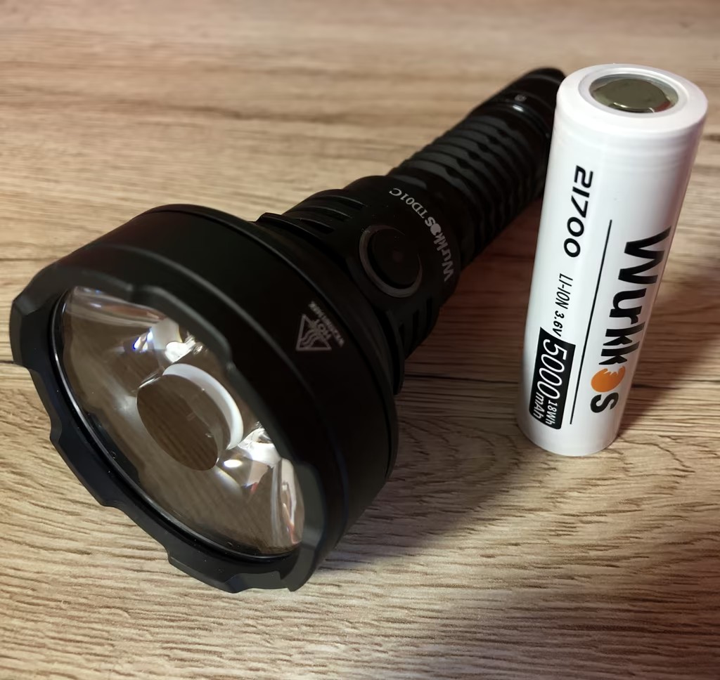 Latarka "szperacz" Wurkkos TD01C 1800lm 927m - akumulator 5000mAh 21700, BUCK driver, IPX8, USB-C --- $35.36 (taniej z monetami)