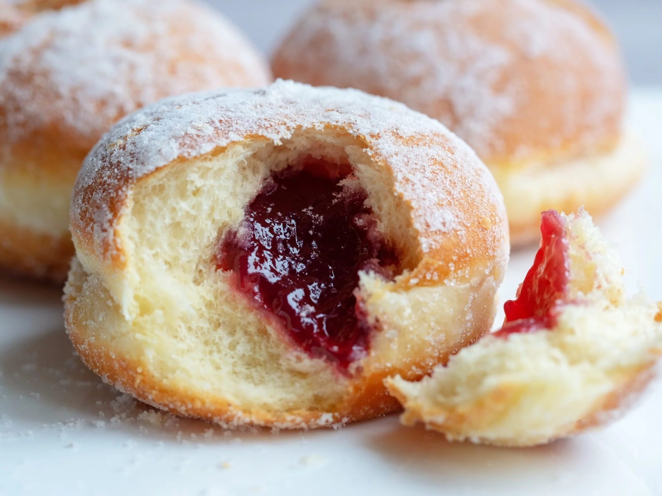 Tłusty Czwartek Zbiorcza okazja na pączki i donuty w marketach Biedronka, Lidl, Kaufland, Auchan, Netto i innych..