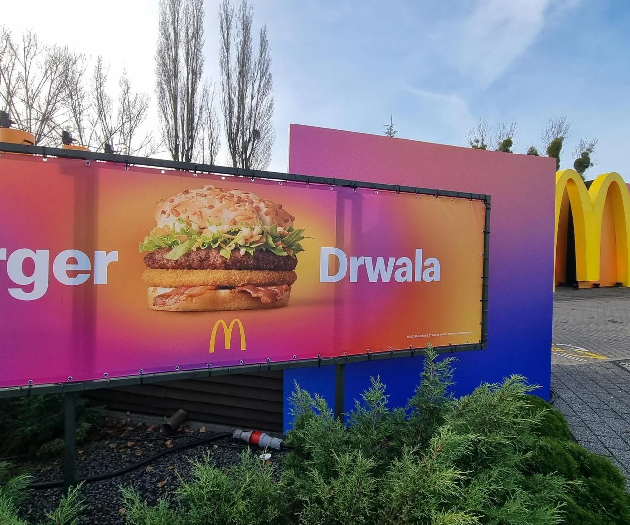 Burger Drwala 2025 klasyczny za 25,90 zł w McDonalds / Ogniste Papryczki za 26,90 zł