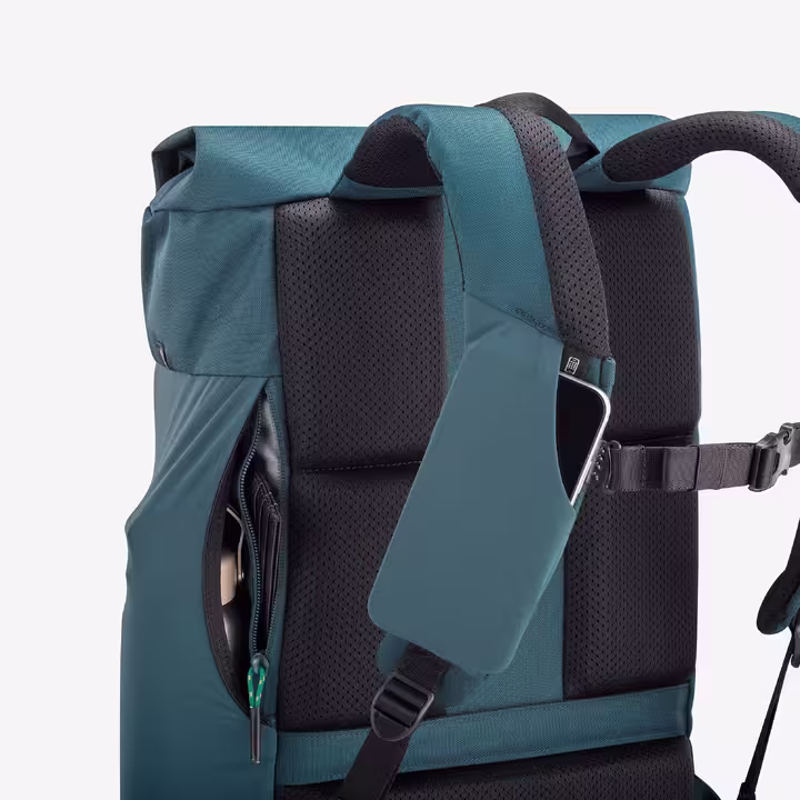 Plecak turystyczny Quechua Escape 500 Rolltop, 23 litry, zielony (2 odcienie)