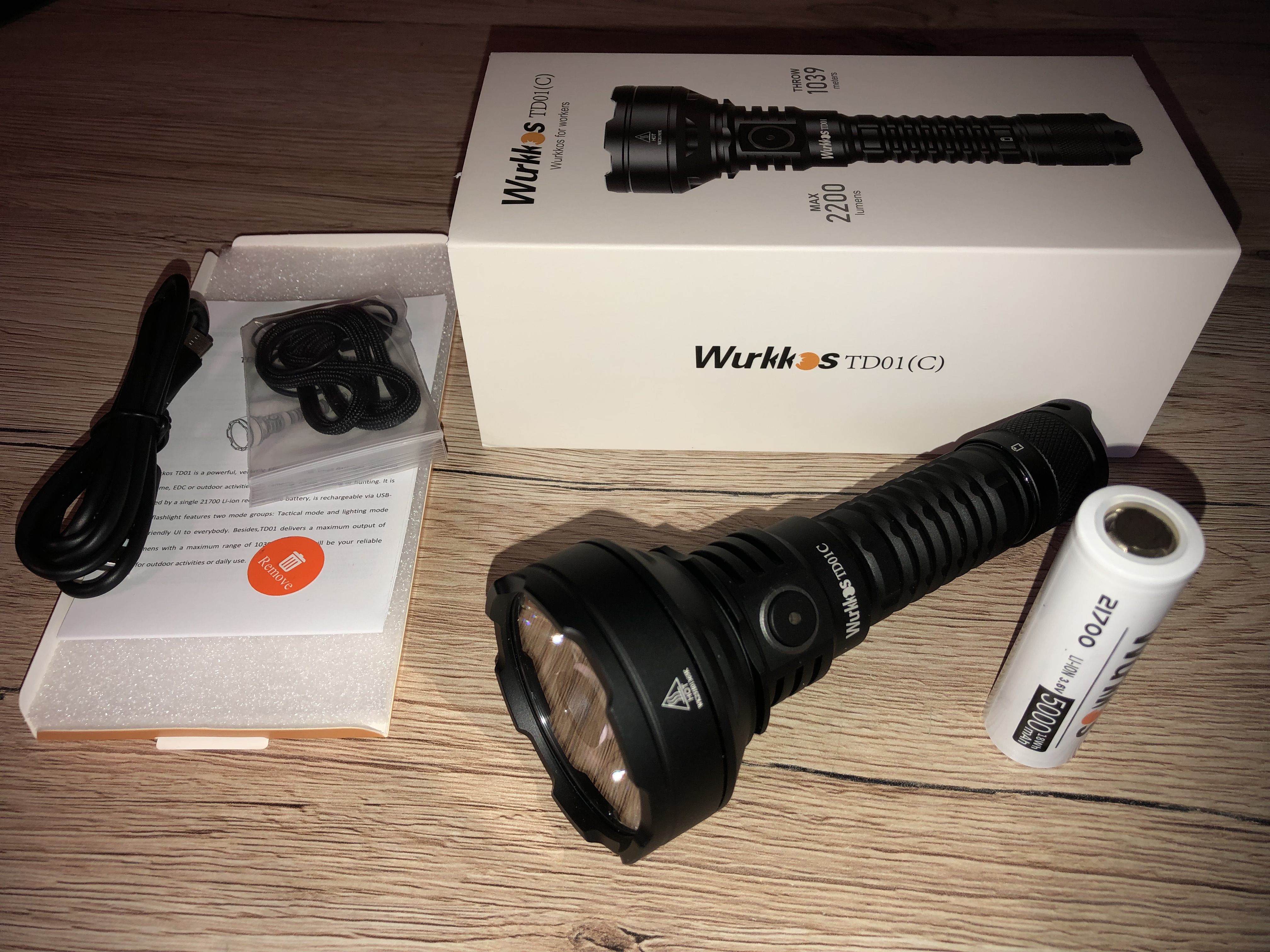 Szperacz Wurkkos TD01C 1800lm 927m (możliwe ~106zł) - latarka EDC, akumulator 5000mAh 21700, BUCK driver, IPX8, ładowanie USB-C -- $33.76