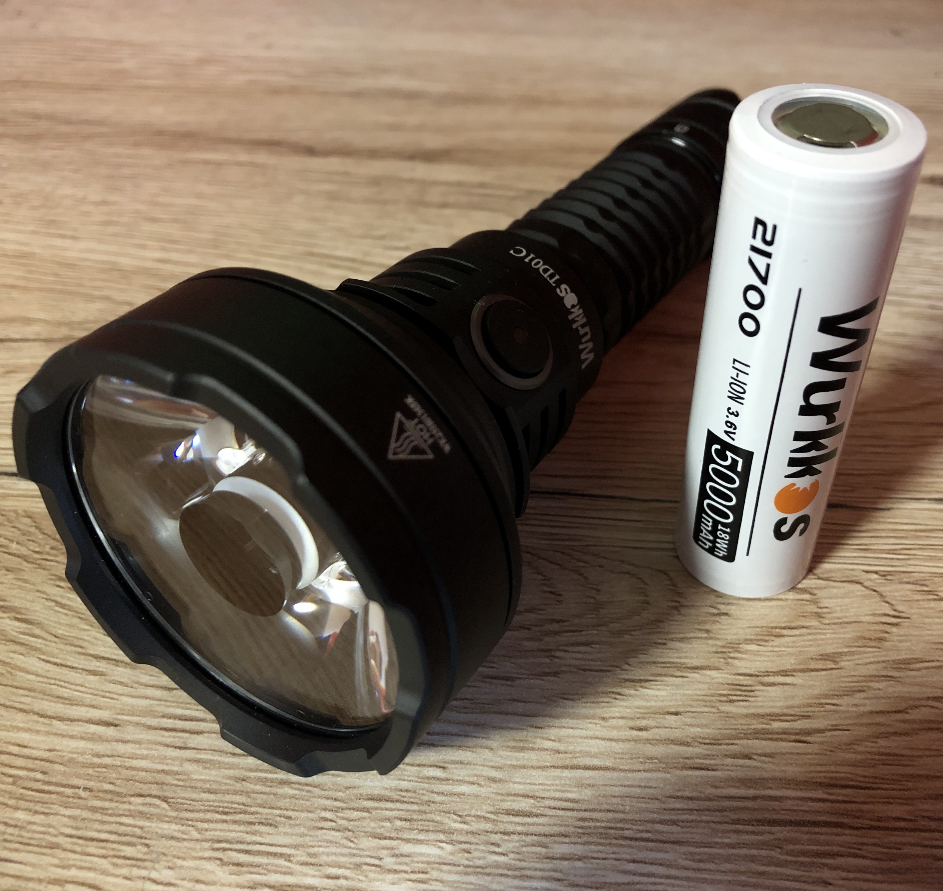 Szperacz Wurkkos TD01C 1800lm 927m (możliwe ~106zł) - latarka EDC, akumulator 5000mAh 21700, BUCK driver, IPX8, ładowanie USB-C -- $33.76