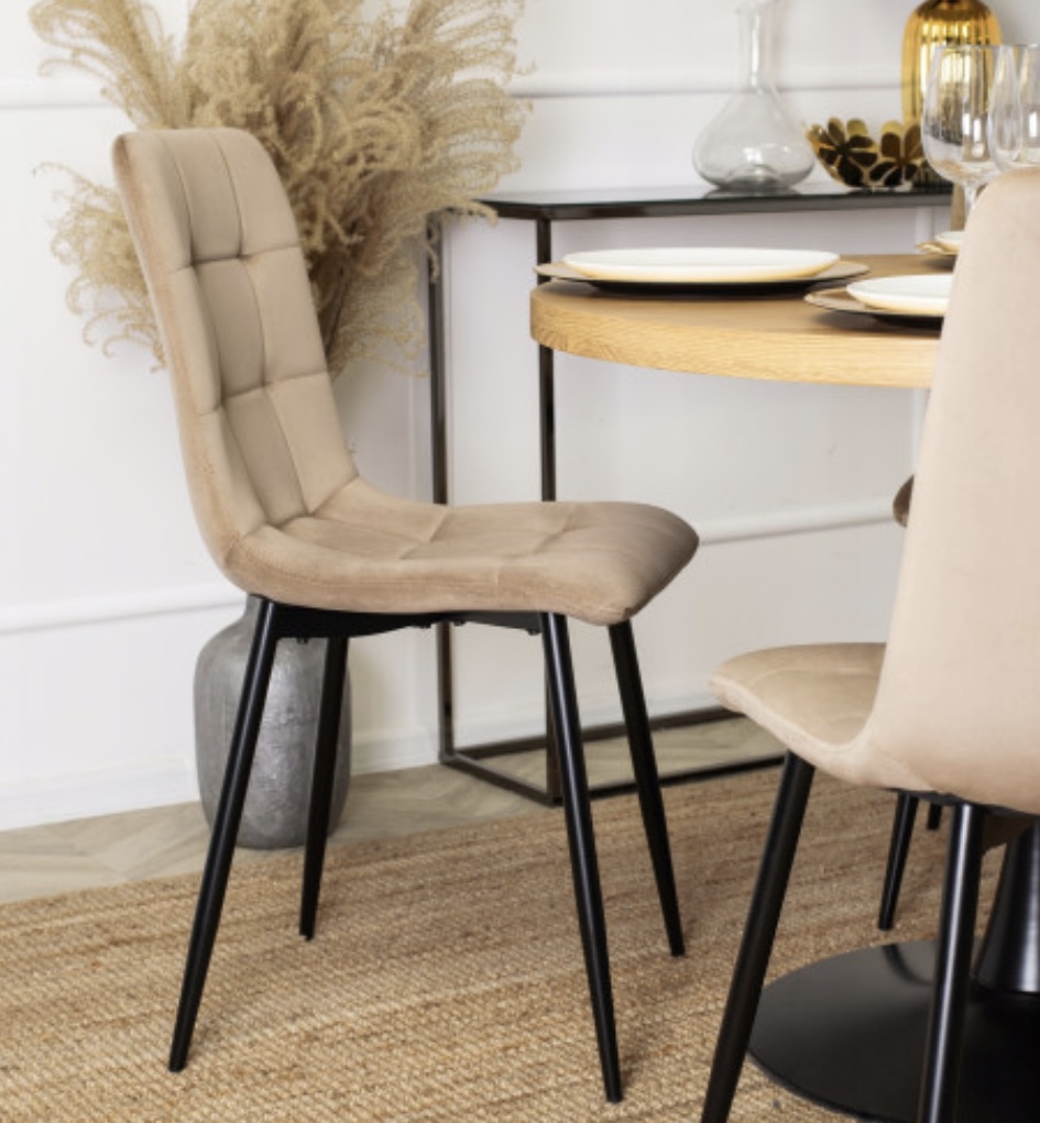 Zestaw stół z krzesłami