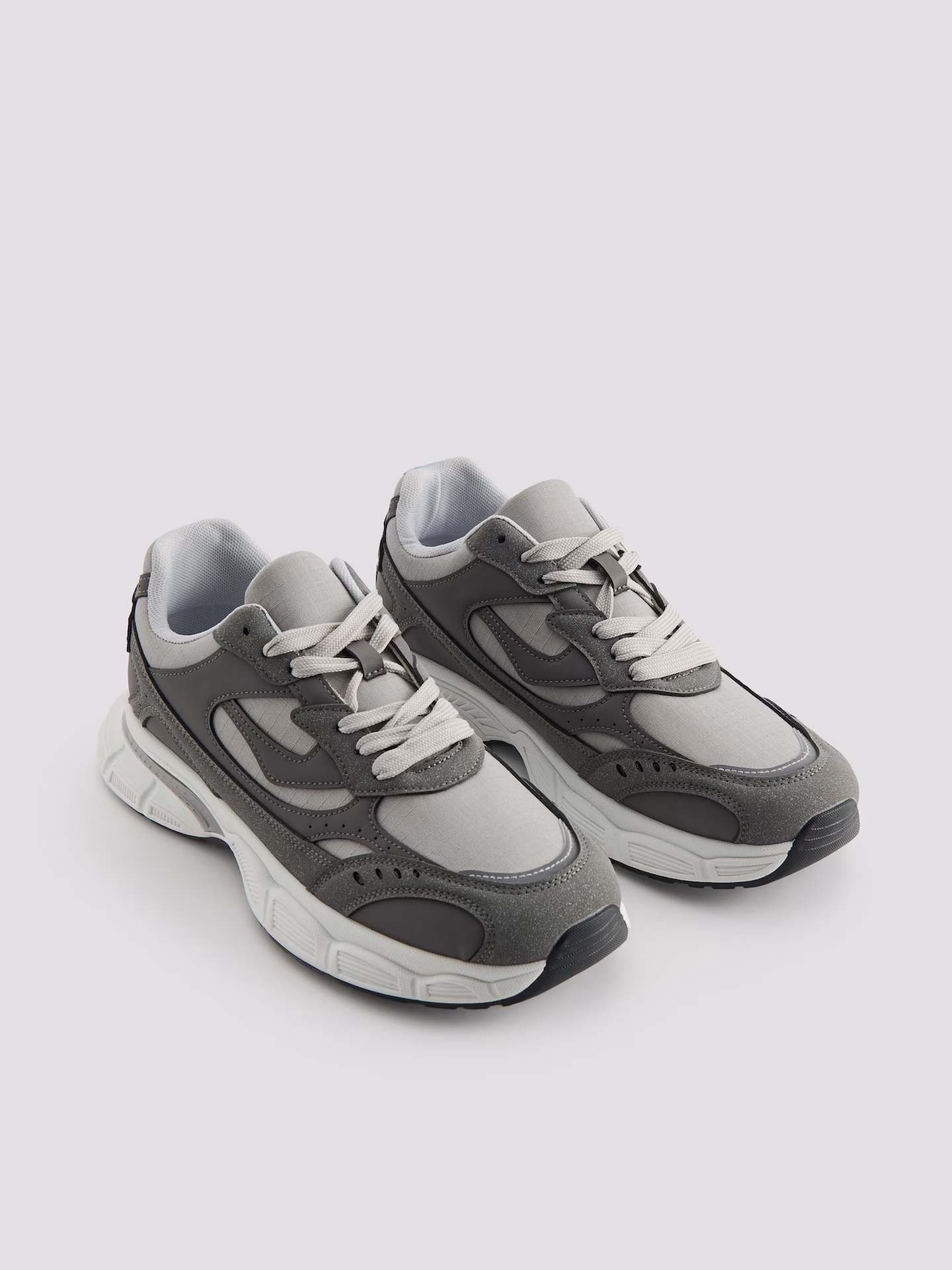 Buty Sneakersy z detalami z imitacji zamszu [różne rozmiary]