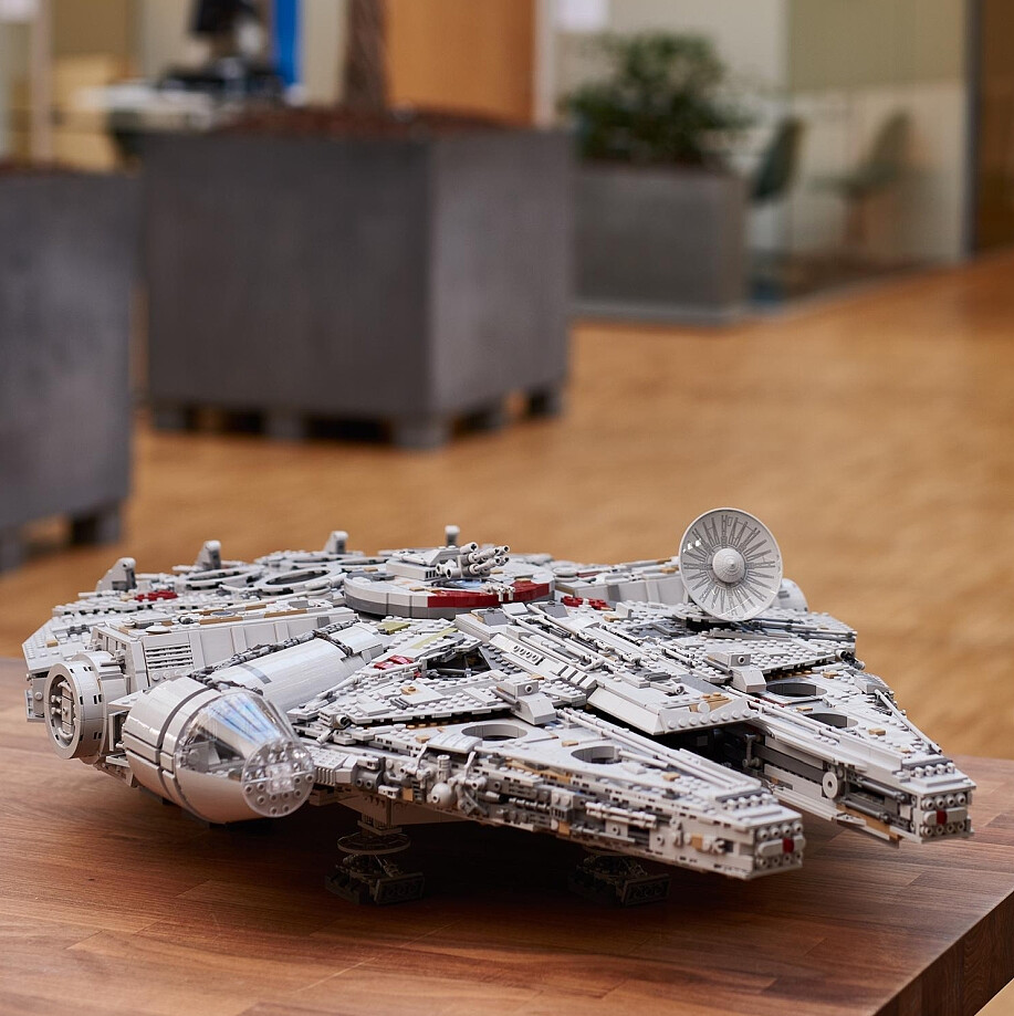 LEGO Star Wars Sokół Millennium 7541 elementów. Zestaw nr 75192