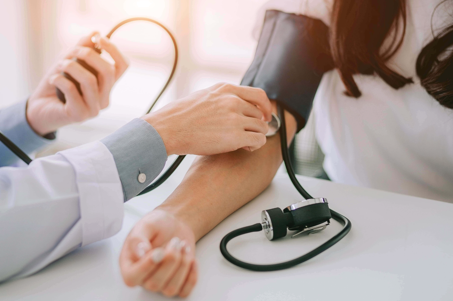 Darmowe badania zdrowotne w wielu miastach Polski dla kobiet i mężczyzn (mammografia, wzrok, PSA i inne) marzec 2026